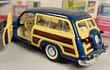 FORD WOODY WAGON 1949 marca KINSMART , Escala 1-36