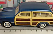 FORD WOODY WAGON 1949 marca KINSMART , Escala 1-36