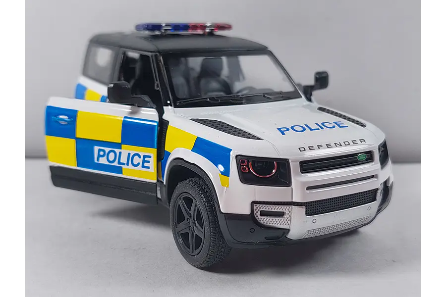 LAND ROVER DEFENDER 90 POLICIA Escala 1/36, MARCA KINSMART