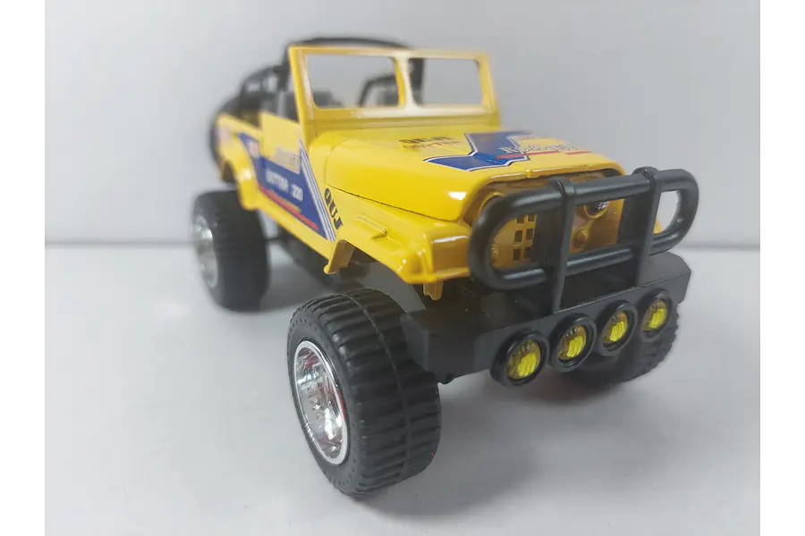 Jeep wrangler Escala 1/32, marca superior ,amarillo