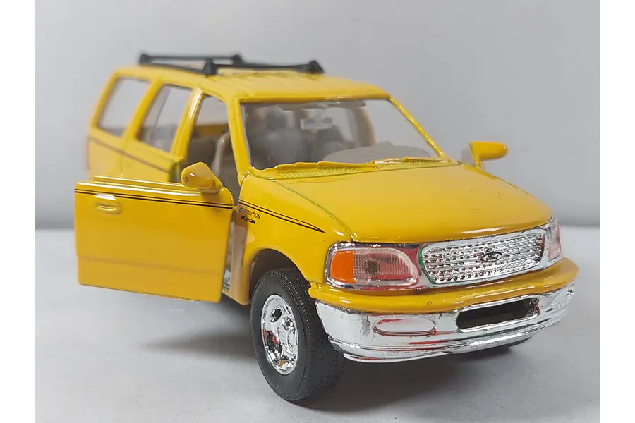 FORD EXPEDITION 1998 color AMARILLO, Escala 1-32 marca welly