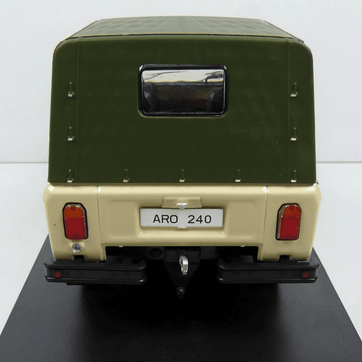 ARO 240 MARCA IXO , ESCALA 1/43 en caja acrlica 3