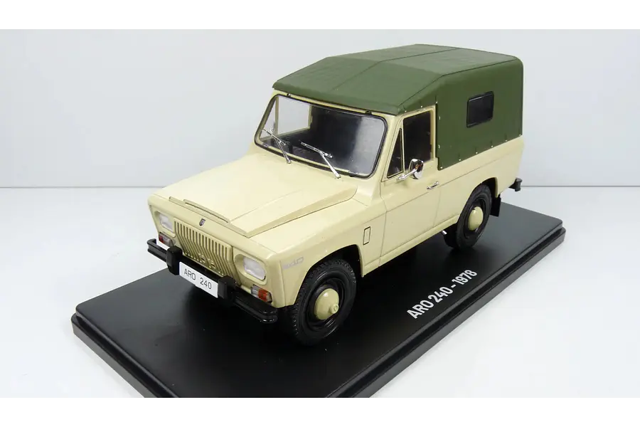ARO 240 MARCA IXO , ESCALA 1/24 en caja acrlica