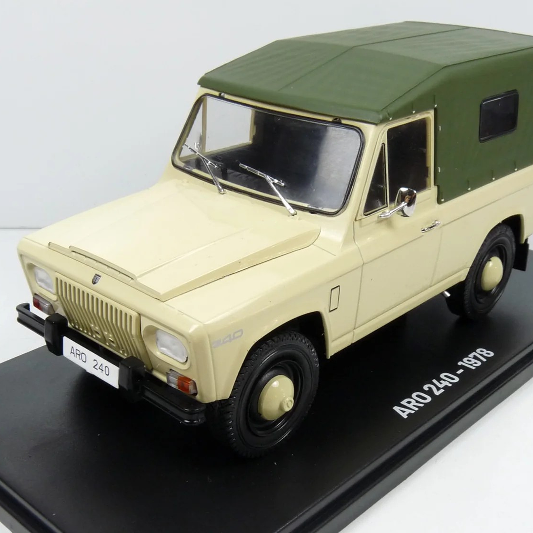 ARO 240 MARCA IXO , ESCALA 1/43 en caja acrlica 1