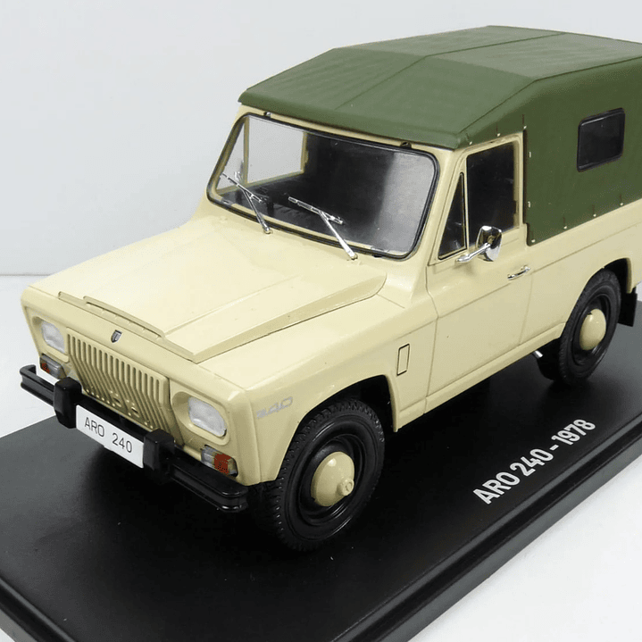 ARO 240 MARCA IXO , ESCALA 1/43 en caja acrlica 1