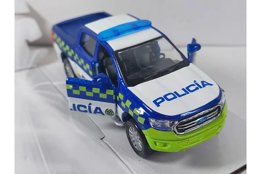 Ford Ranger Policia Nacional de Colombia Maisto , escala 1/43