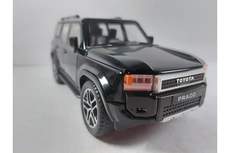 TOYOTA PRADO, ESCALA 1/24 NEGRA