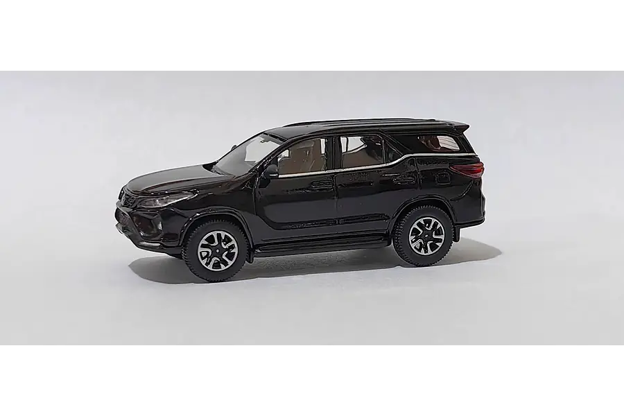 Toyota Fortuner Negra, Escala 1 64 PARAGON 
