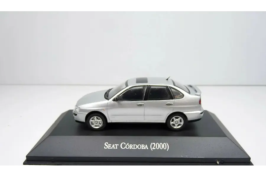 SEAT CORDOBA Escala 1/43 , Marca Ixo