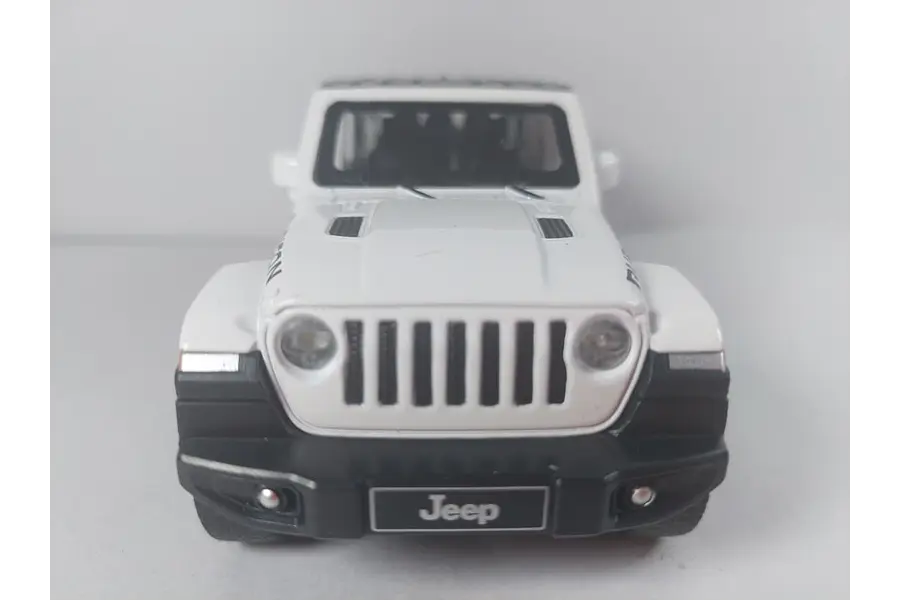 JEEP wrangler , marca China , blanco 1-32 LUCES LED
