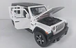 JEEP wrangler , marca China , blanco 1-32 LUCES LED