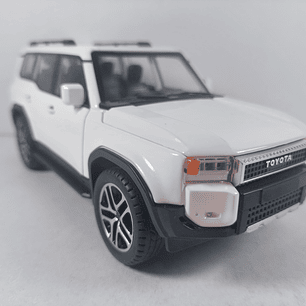 TOYOTA PRADO, ESCALA 1/32 blanca 2025 Luces LED