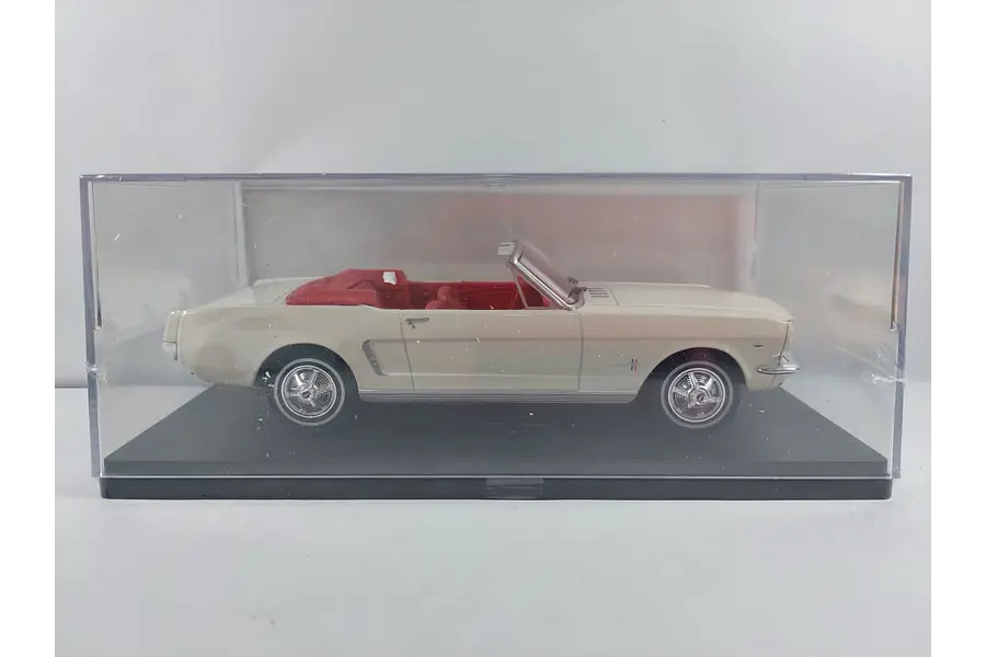 Ford mustang convertible 1965  Escala 1/24, marca IXO