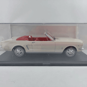 Ford mustang convertible 1965  Escala 1/24, marca IXO