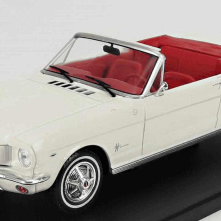 Ford mustang convertible 1965  Escala 1/24, marca IXO 2