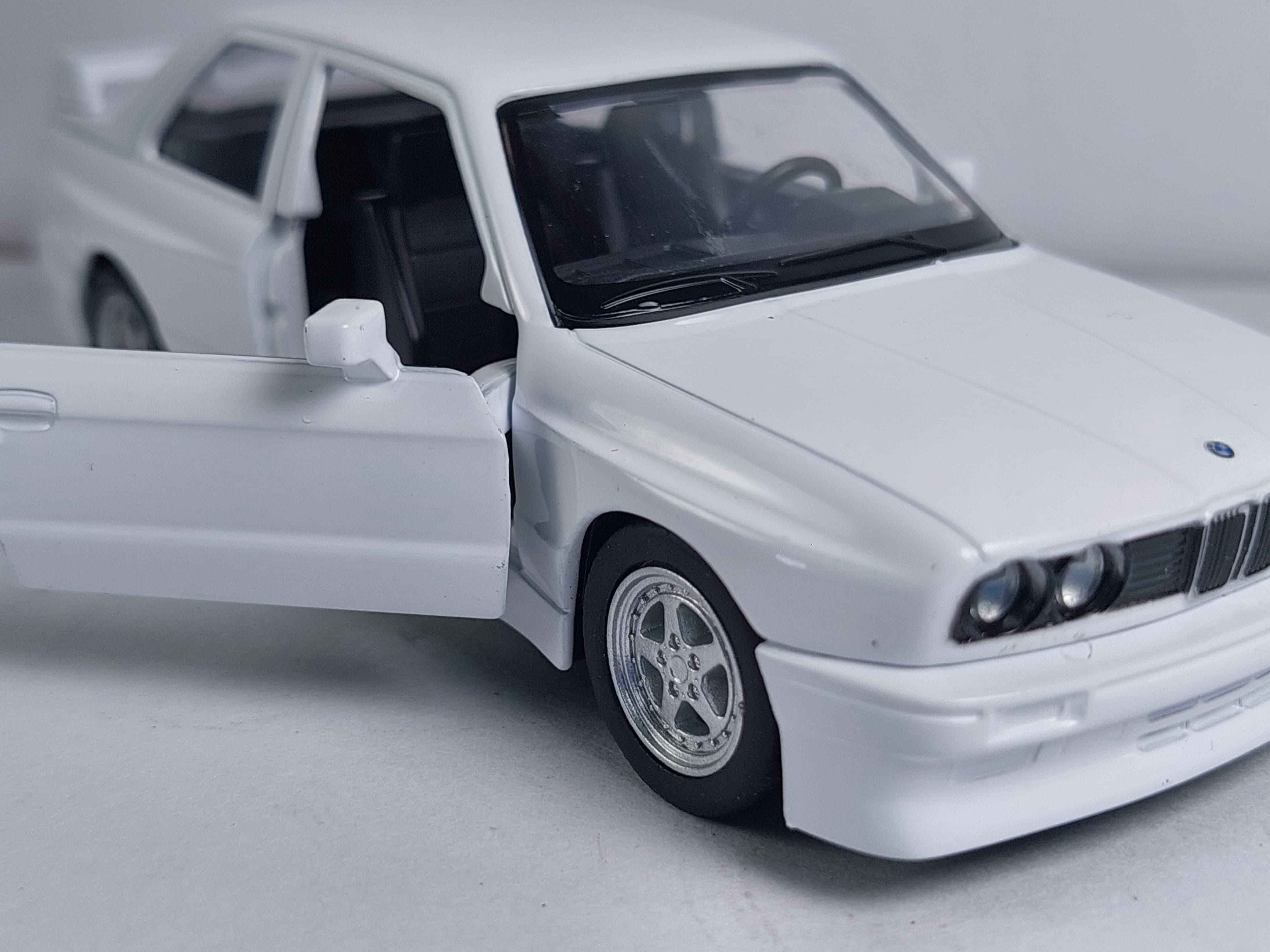BMW M3 BLANCO ESCALA 1/36 MARCA RMZ 
