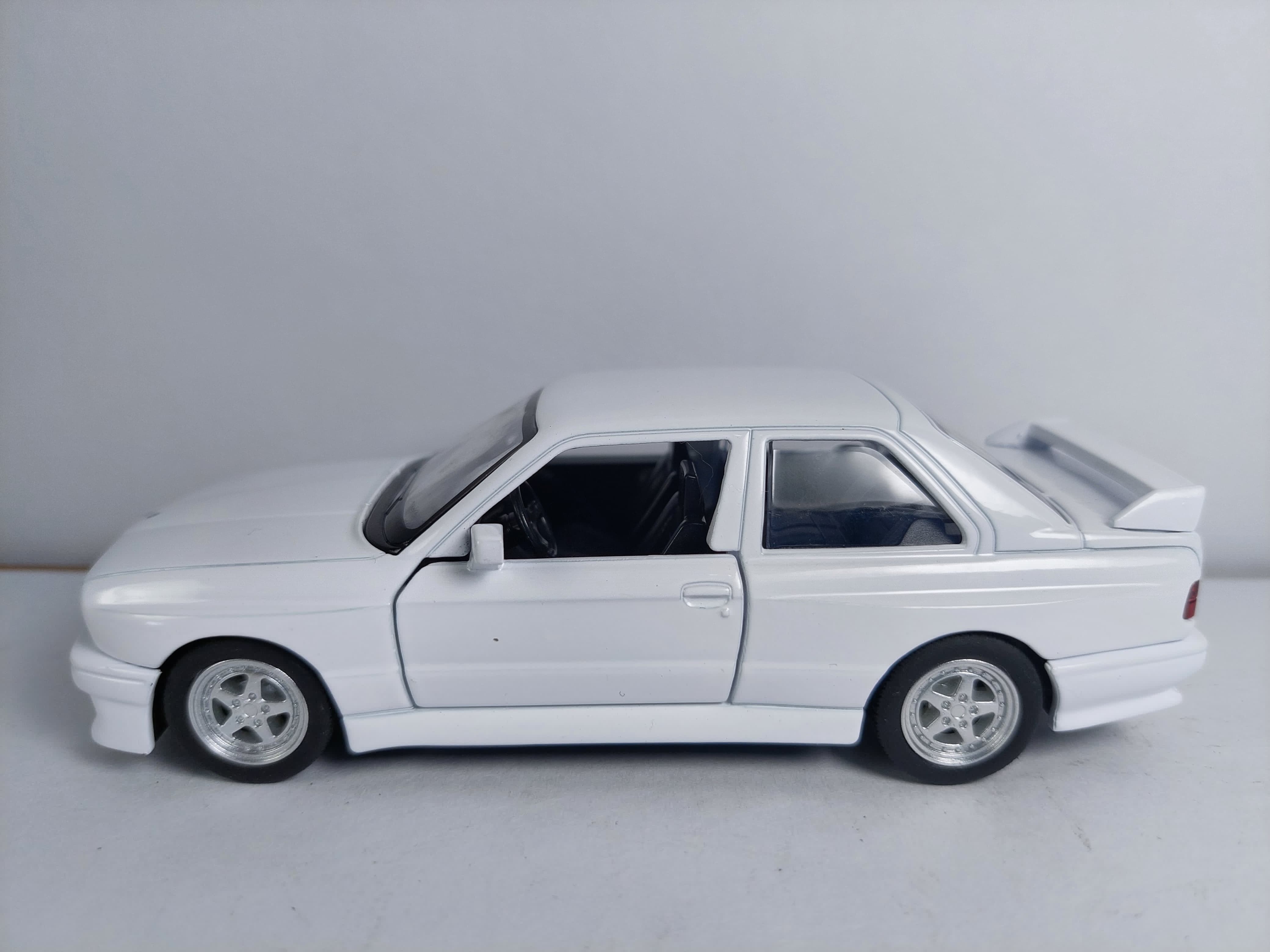 BMW M3 BLANCO ESCALA 1/36 MARCA RMZ 