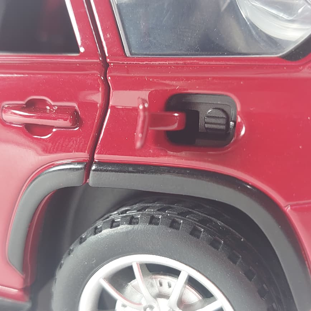 TOYOTA SEQUOIA ROJA MARCA CHINA LUCES LED 5