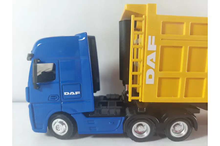 DAF MULA TIPO VOLCO MARCA HUINA ESCALA 1/50 