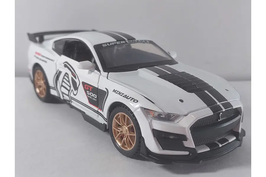 Shelby gt 500 blanco escala 1/32 marca minauto