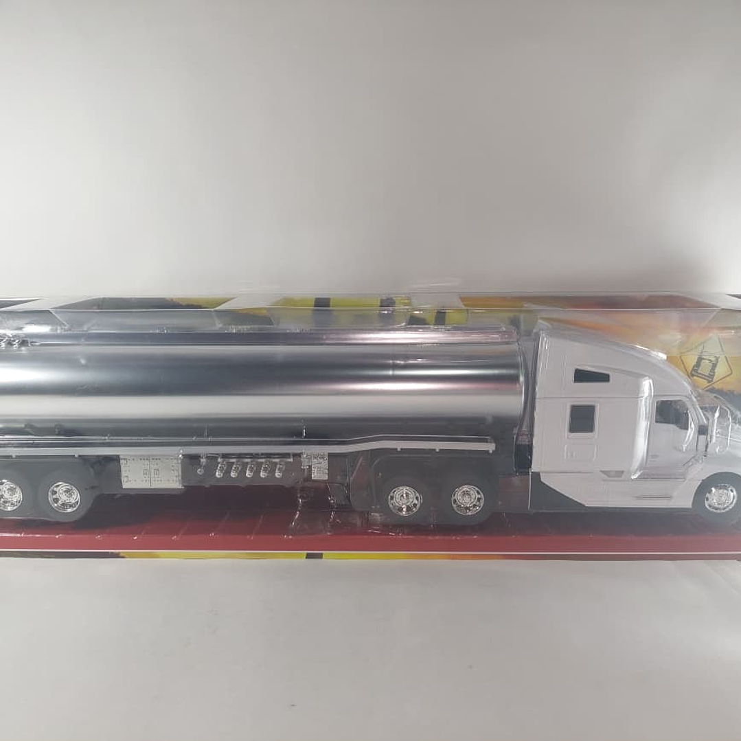 Mula Kenworth T 680 carro tanque 1/32 blanca , New Ray 10