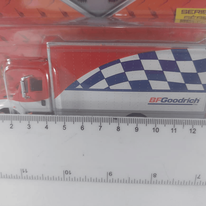 international Durastar camion BF goodrich 1:64 greenlight 4