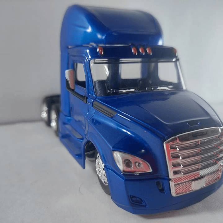 Mula Freightliner Cascadia cama baja y tractor 1/43 azul, new ray 8