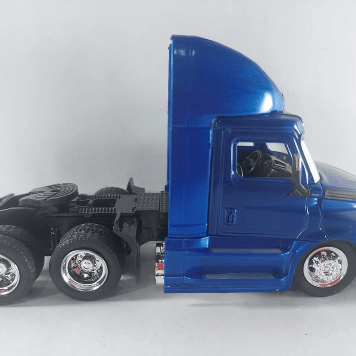 Mula Freightliner Cascadia cama baja y tractor 1/43 azul, new ray 10