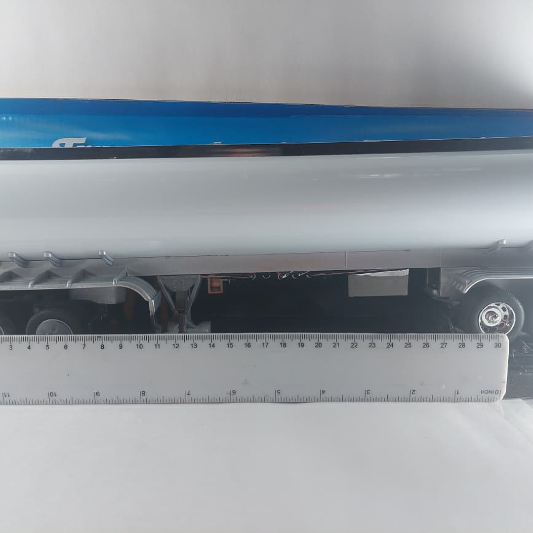 Mula Freightliner CASCADIA furgon 1/32 blanca , welly 2