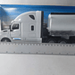 Mula Freightliner CASCADIA furgon 1/32 blanca , welly - Miniatura 5