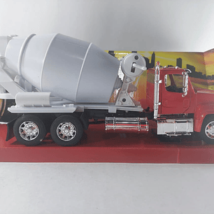 Mezcladora (mixer) Freightliner 114SD color rojo , New Ray, Escala 1-32