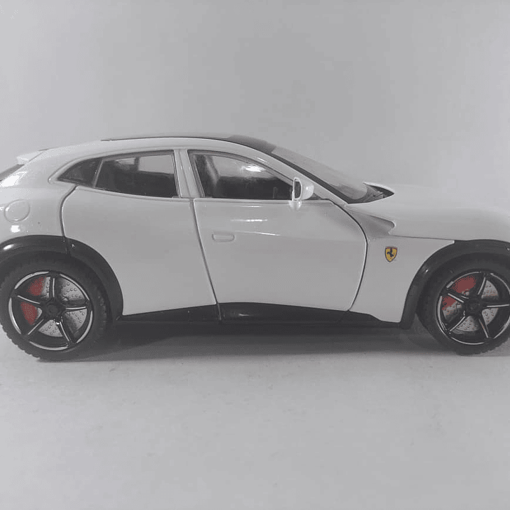 Ferrari pura sangue Escala 1/24, luces y sonidos 2