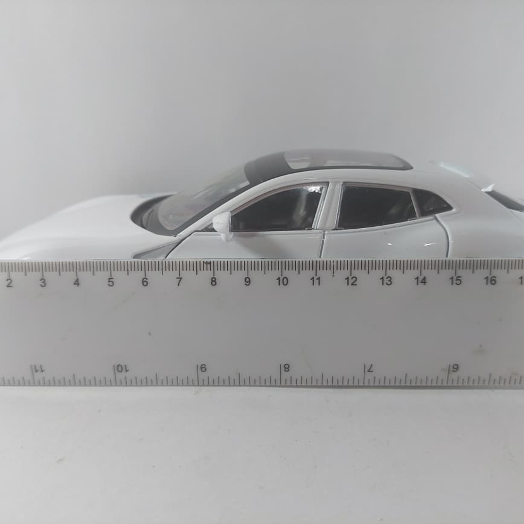 Ferrari pura sangue Escala 1/24, luces y sonidos 5