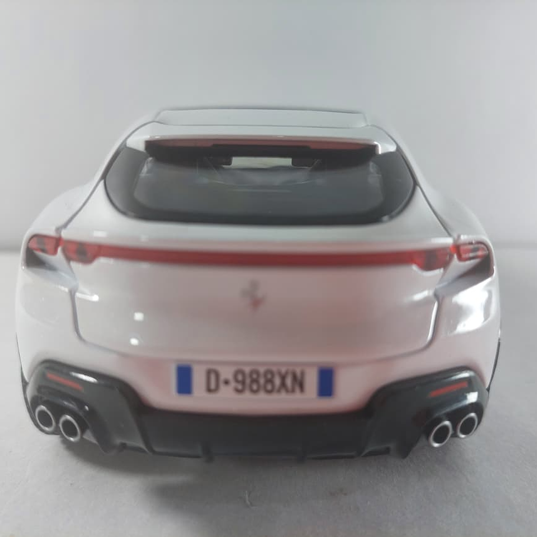 Ferrari pura sangue Escala 1/24, luces y sonidos 8