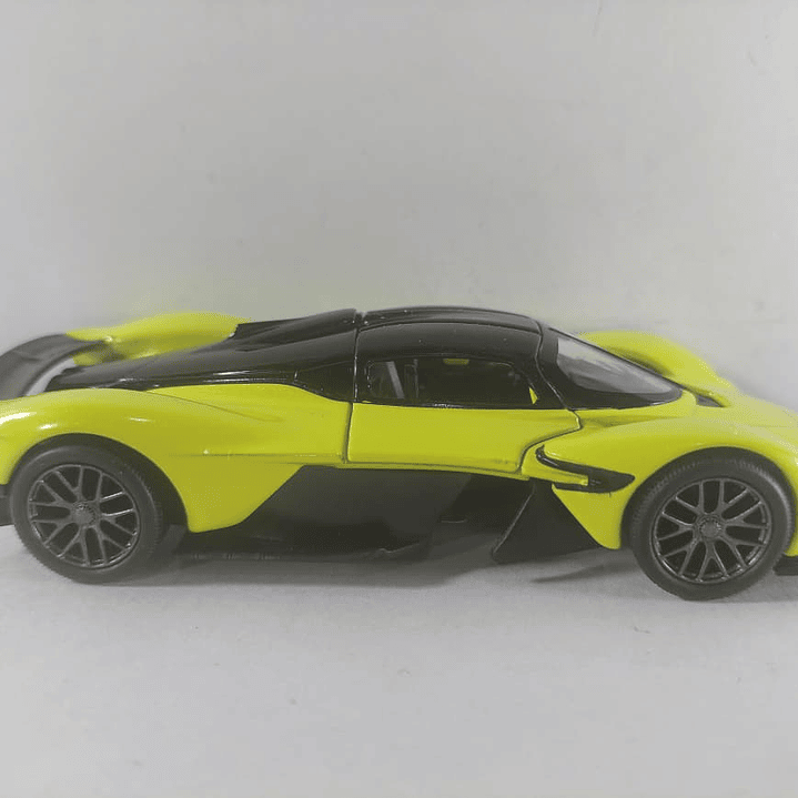 ASTON MARTIN VALKYRIE verde Kinsmart, Escala 1-36 -  1