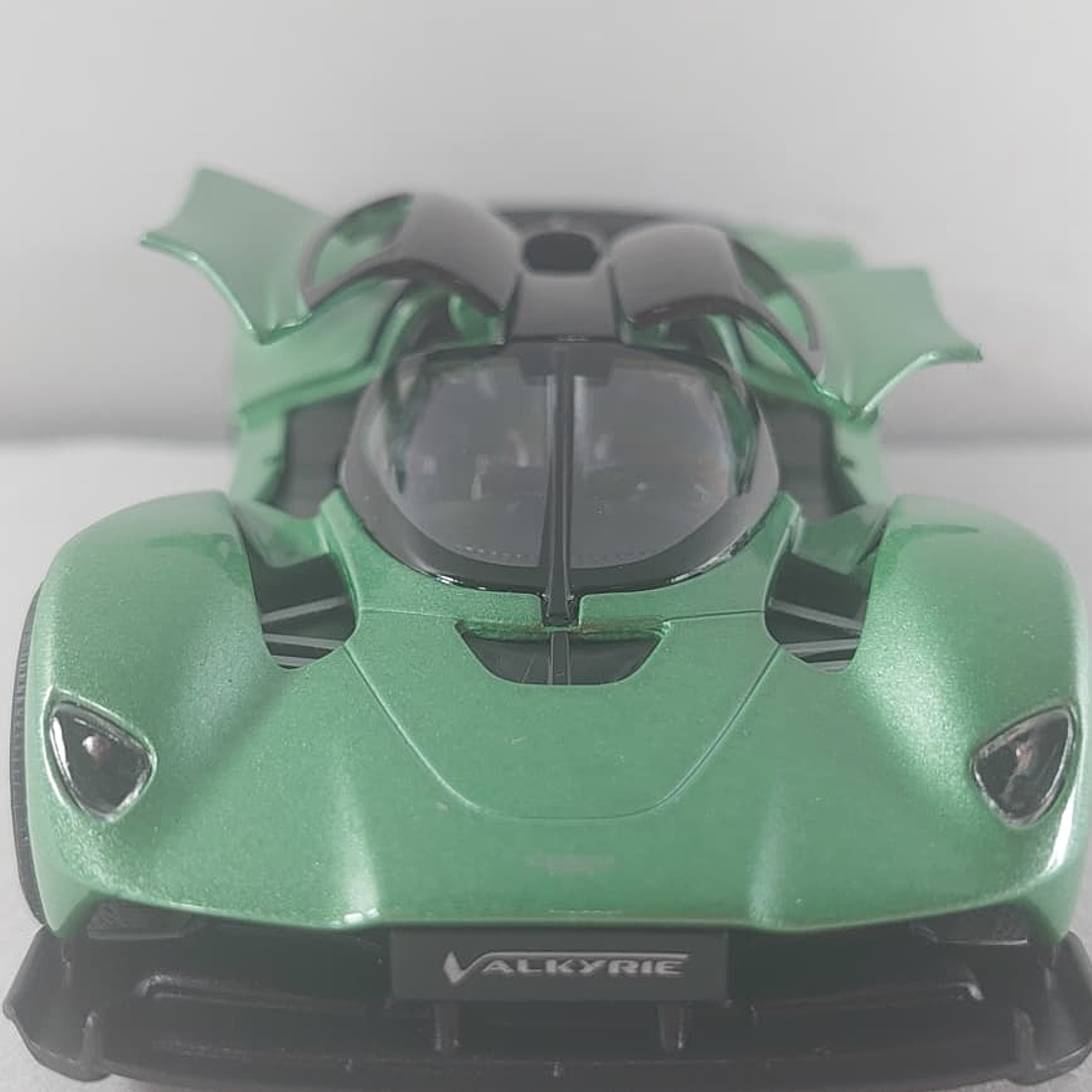 ASTON MARTIN VALKYRIE AZUL Kinsmart, Escala 1-36  6