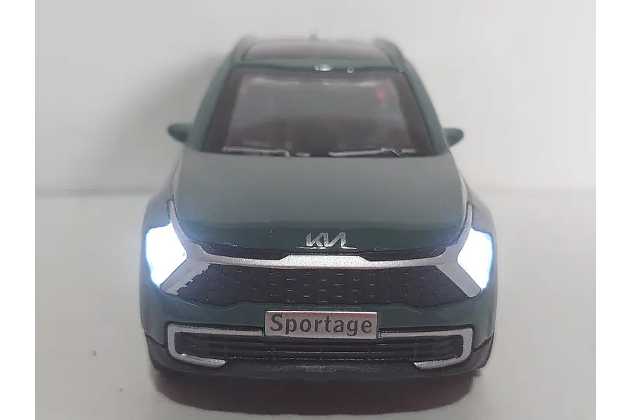 Kia sportage 2024 verde Escala 1/36 con luces LED-