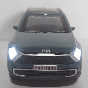 Kia sportage 2024 verde Escala 1/36 con luces LED-