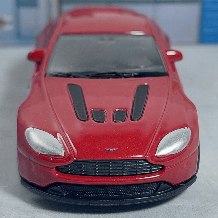Aston Martin V12 Vantage Escala  1/64 MARCA WELLY-  4