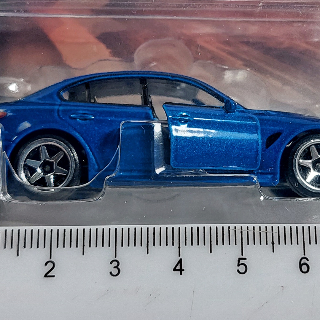 Alfa Romeo Giulia A Escala 1/64 Majorette -  2