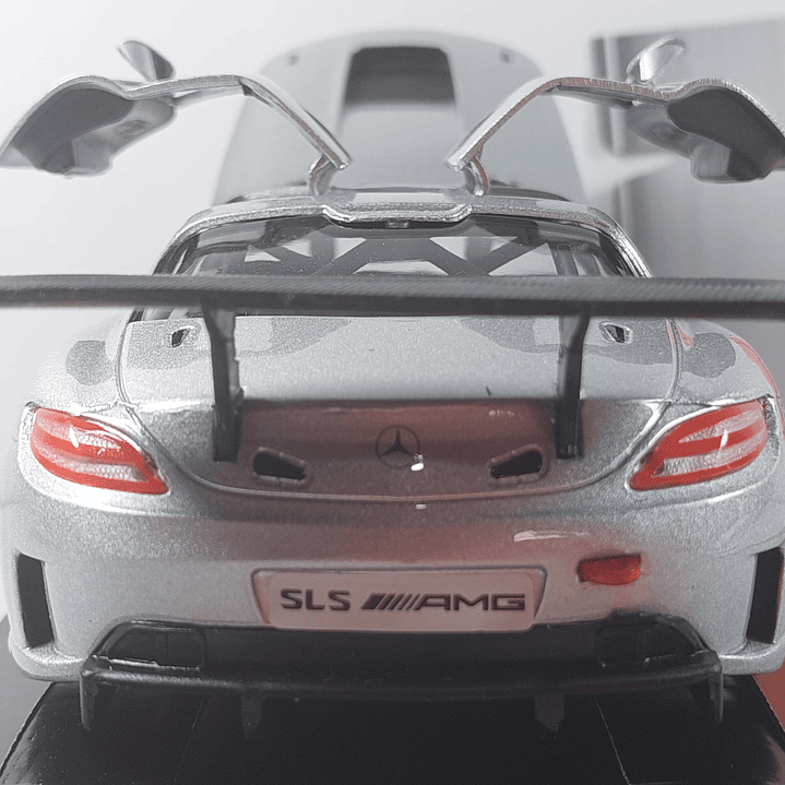 Mercedes Benz SLS AMG GT3, plateado, 1/24 3