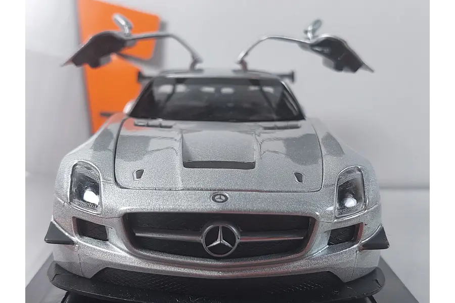 Mercedes Benz SLS AMG GT3, plateado, 1/24