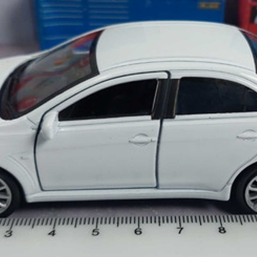 Mitsubishi Lancer Evolution X blanco 1/36, Kinsmart 2