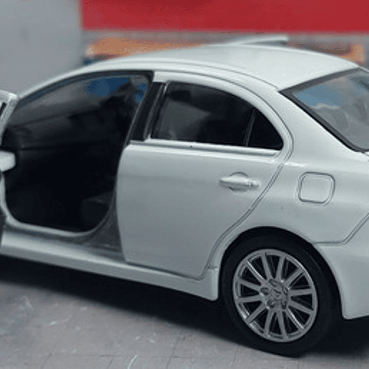 Mitsubishi Lancer Evolution X blanco 1/36, Kinsmart 4