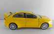 Mitsubishi Lancer Evolution X amarillo 1/36, Kinsmart