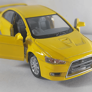 Mitsubishi Lancer Evolution X amarillo 1/36, Kinsmart