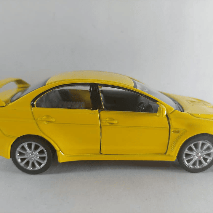 Mitsubishi Lancer Evolution X amarillo 1/36, Kinsmart- 2