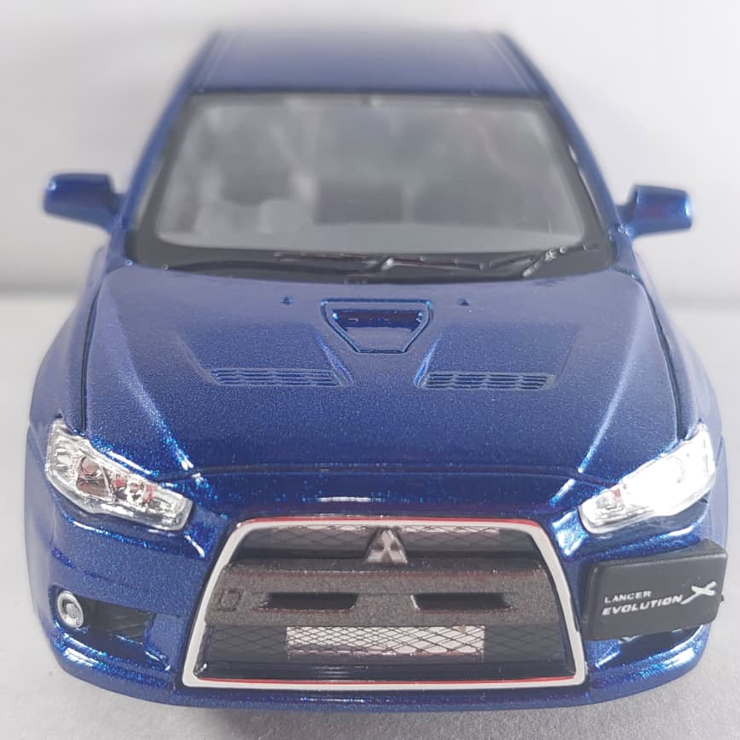 Mitsubishi Lancer Evolution X azul 1/36, Kinsmart 3