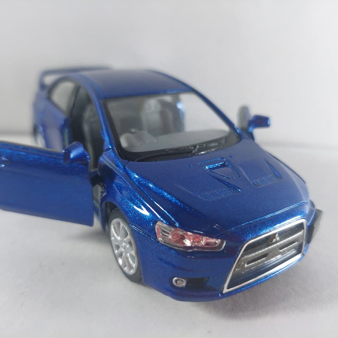 Mitsubishi Lancer Evolution X azul 1/36, Kinsmart 1