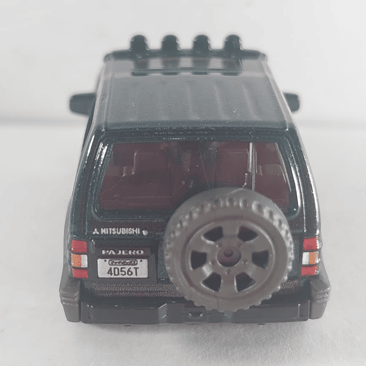 Mitsubishi MONTERO Carro A Escala 1/64 MATCHBOX 2